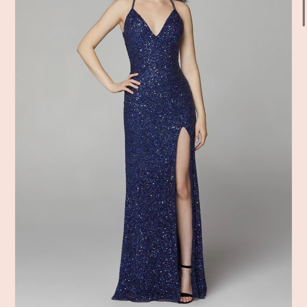 Brandnew PRIMAVERA prom dress Size 8 never altered and stretchy style#3921